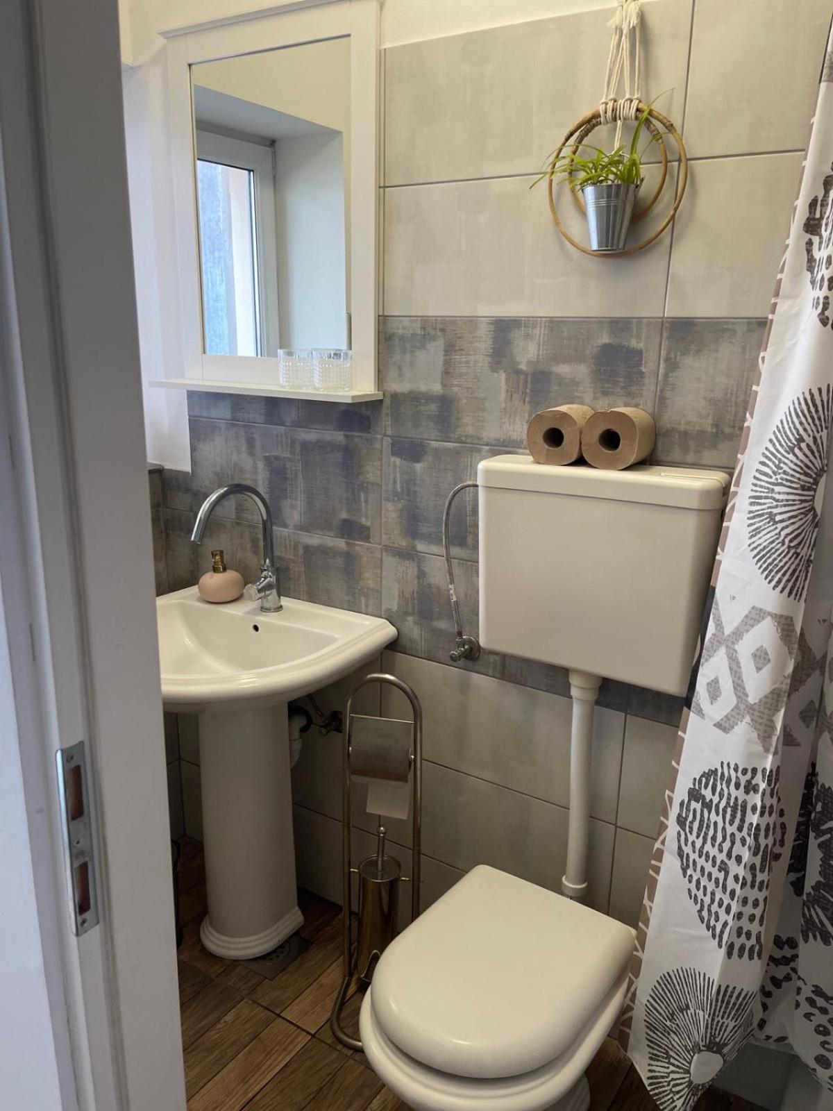 Lennon Apartment Винковци Екстериор снимка